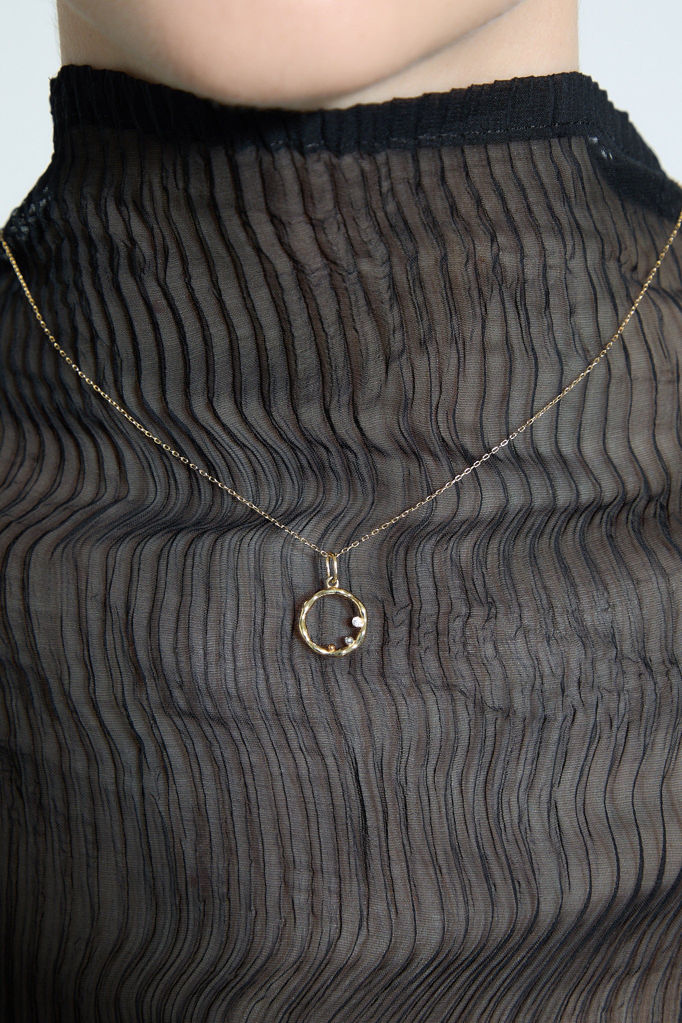 Złota zawieszka Liquid 14K 18K Atelier Beller