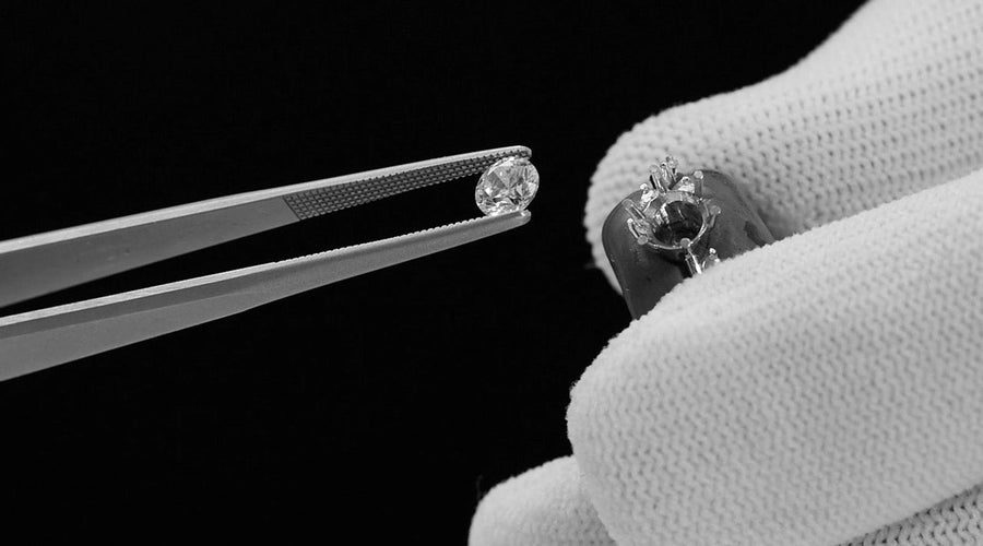 Jak rozpoznać dobry diament - poradnik pierścionków zaręczynowych BELLER w butikach w Warszawie i Krakowie