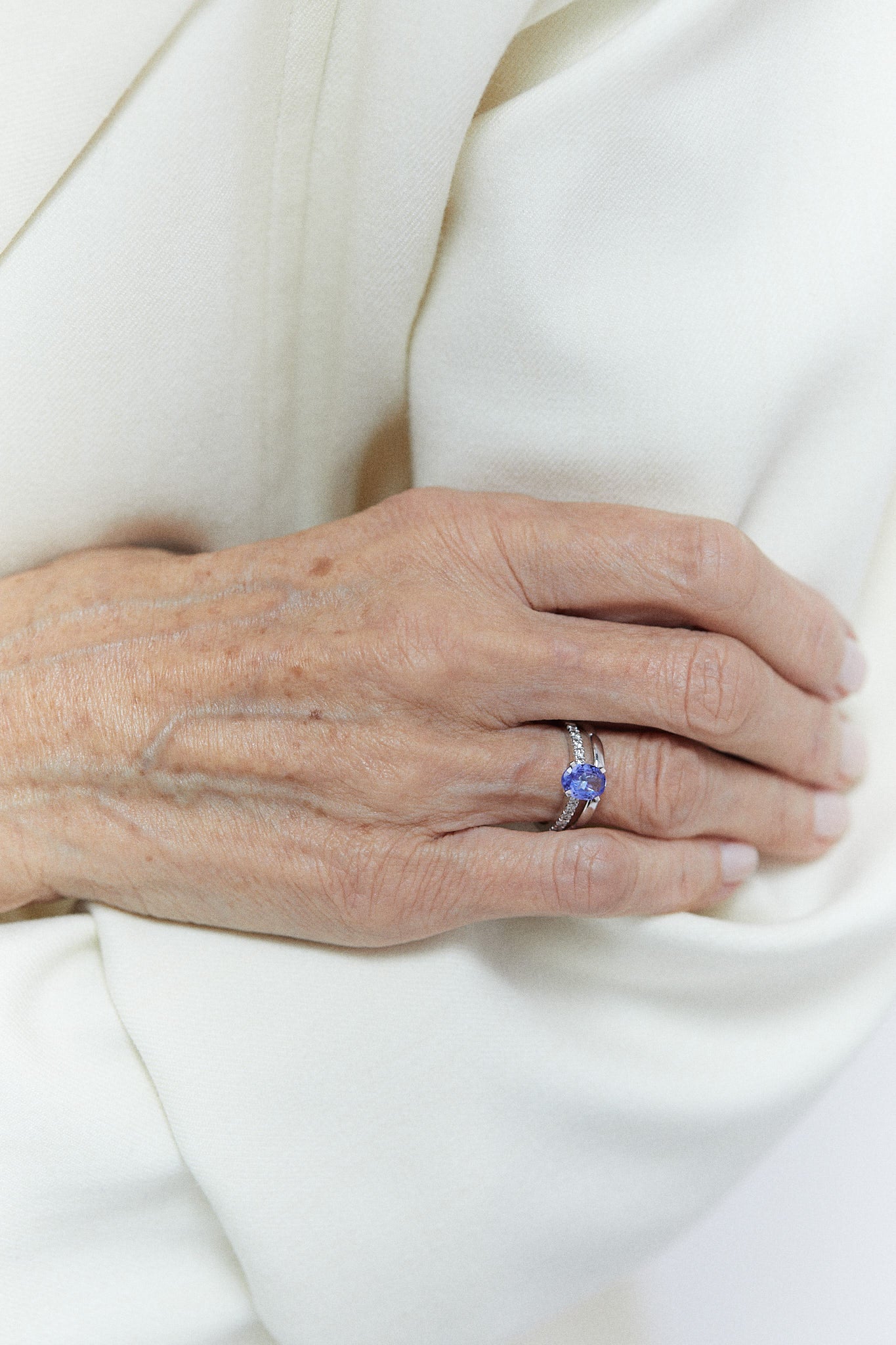 Gold ring with tanzanite and diamonds B One N°8