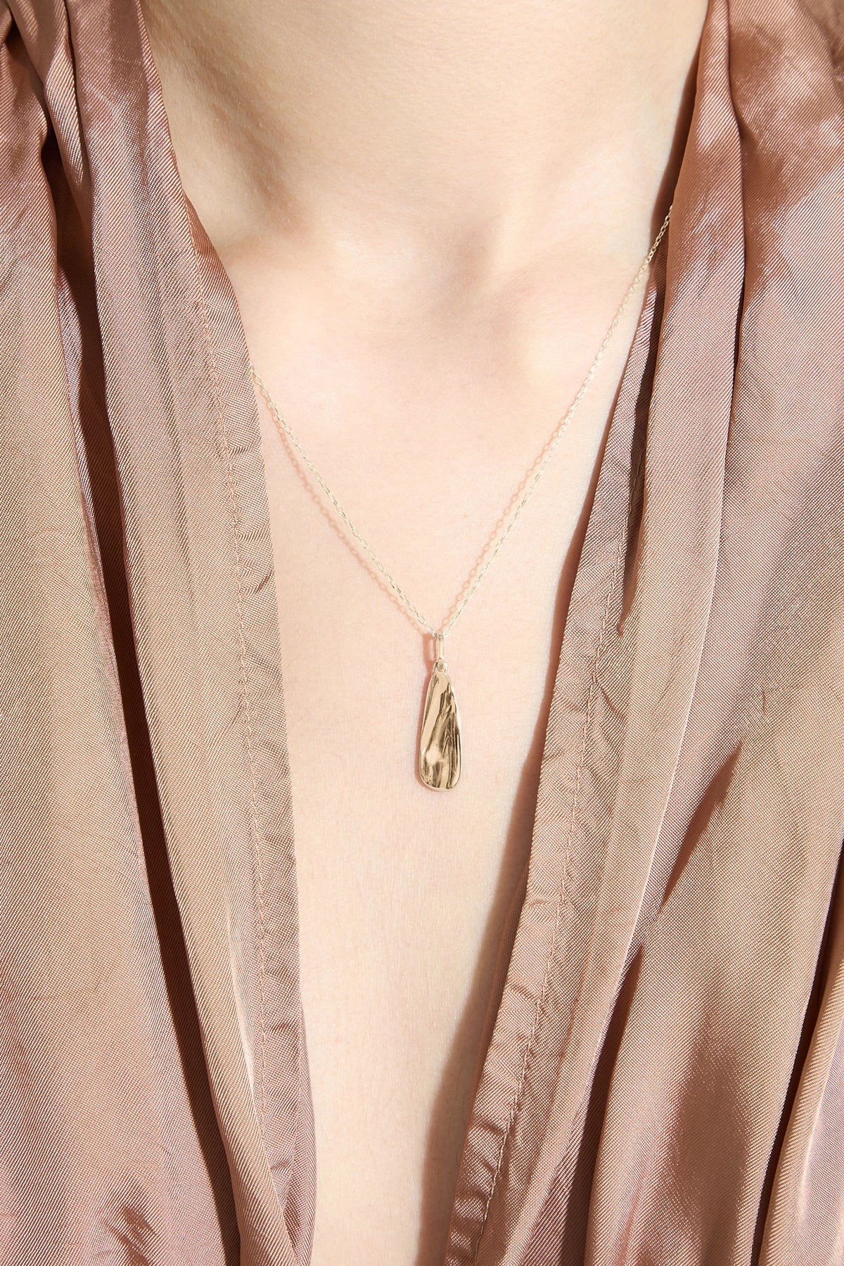 Gold pendant Liquid N°2