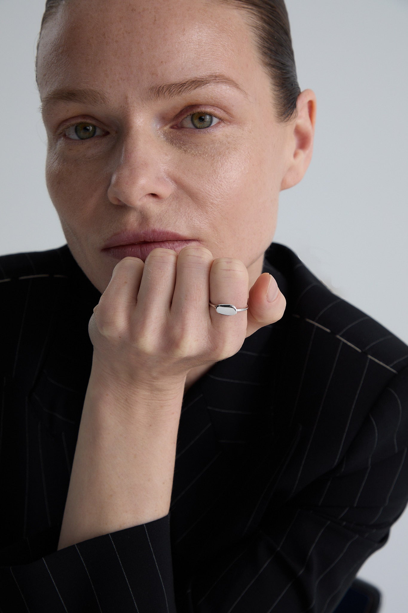 srebrny pierścionek Pearl Atelier Beller