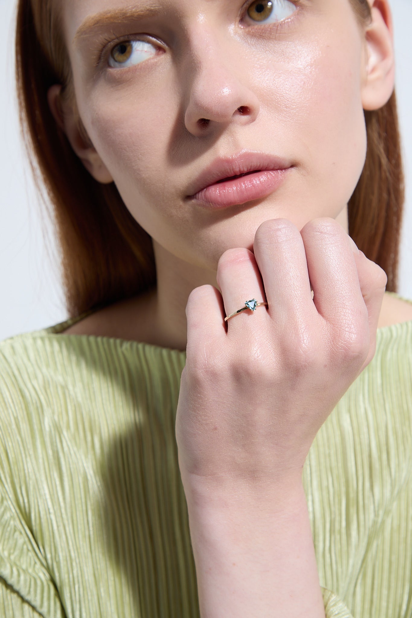 Gold ring with sapphire B One N°32
