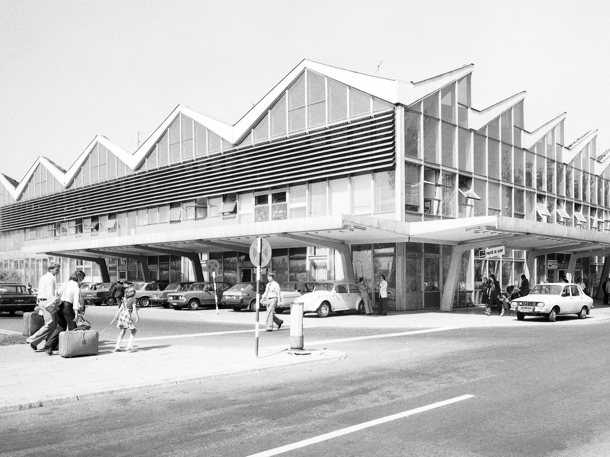 Port lotniczy Warszawa-Okęcie, dach terminalu, fotografia archiwalna